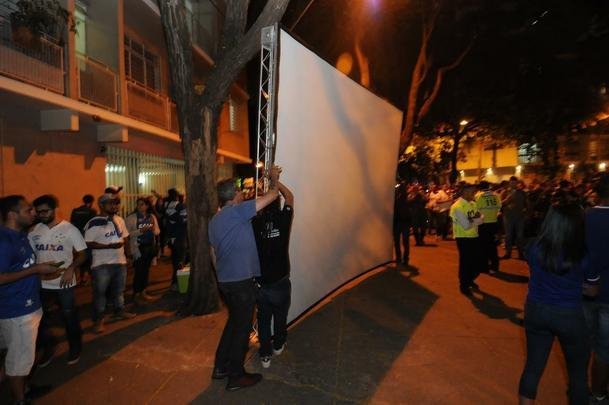 Torcedores protestam contra o cancelamento do evento na Savassi