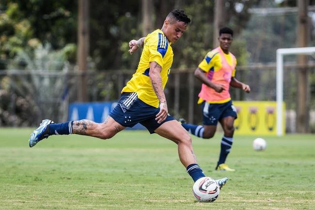 O atacante Edu, do Cruzeiro, venceu Wellington Paulista, do Am�rica: 55% a 45%