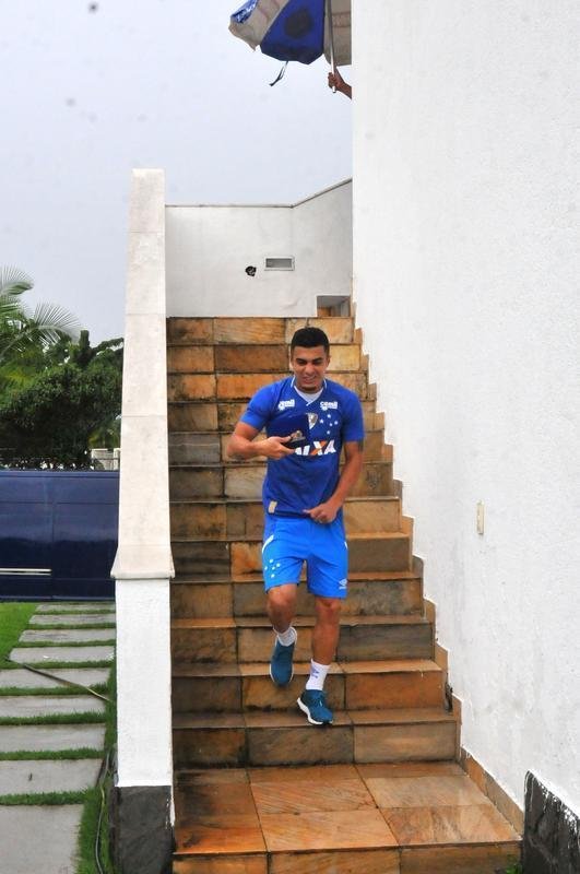 Cruzeiro apresentou o lateral-esquerdo Egdio como novo reforo para a temporada 2018