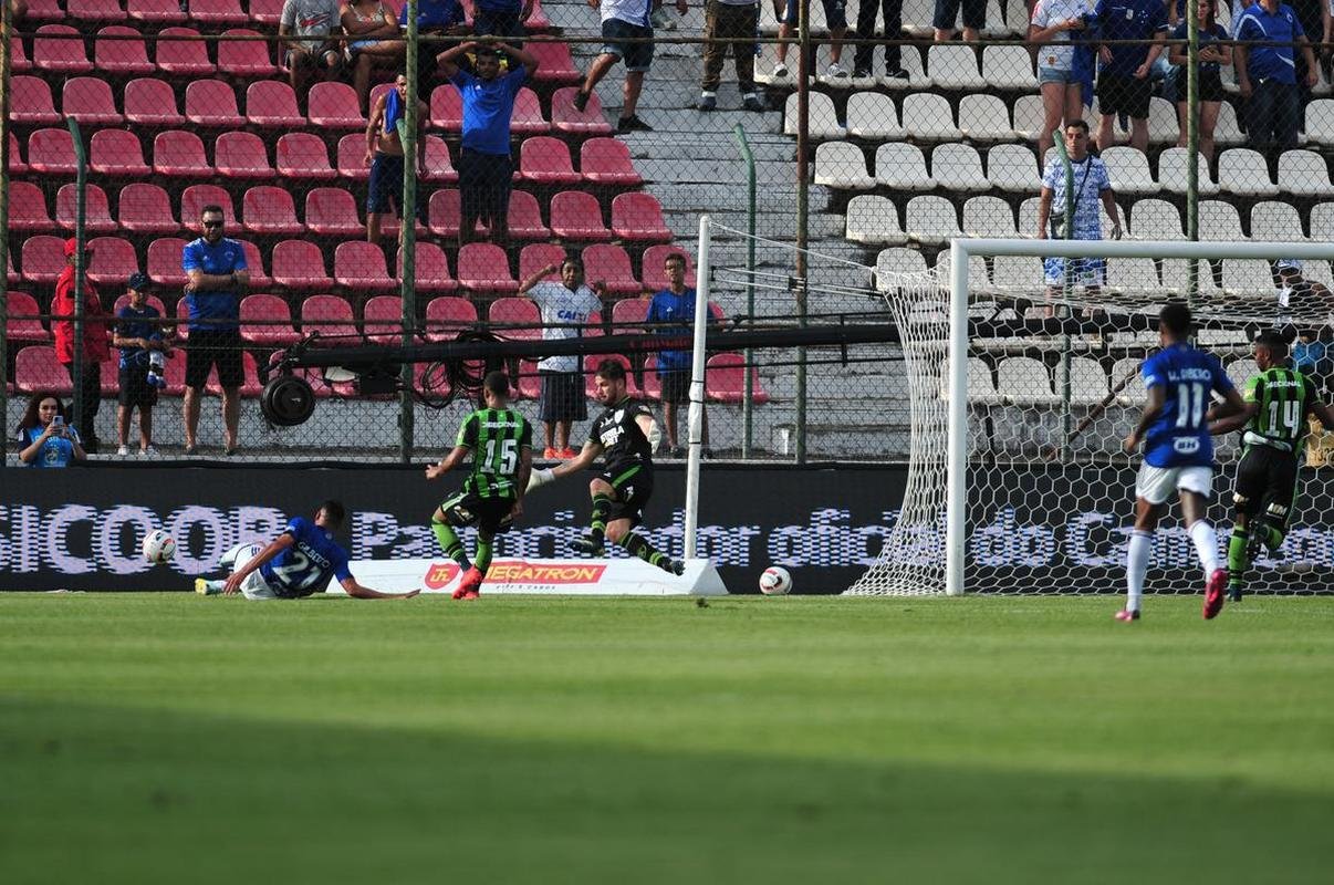 Cruzeiro e Amrica se enfrentaram na Arena do Jacar, em Sete Lagoas, pelo jogo de ida da semifinal do Campeonato Mineiro