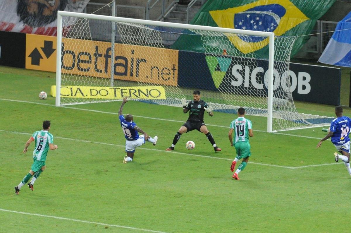 Cruzeiro x Juventude: fotos do jogo desta sexta-feira, no Mineiro, pela 16 rodada da Srie B