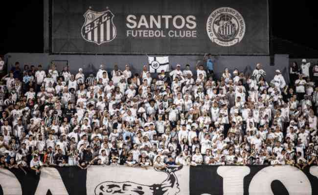 Iluminação na Vila Belmiro falhou durante segundo tempo da partida entre Santos e Newell's Old Boys, na Sul-Americana