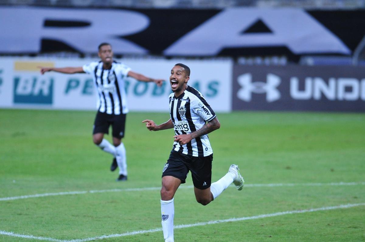 No segundo tempo, o volante Jair ampliou para o Atltico: 3 a 0