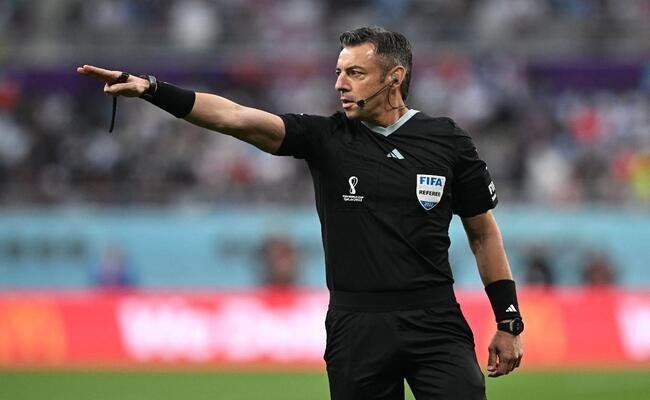 �rbitro brasileiro Raphael Claus gerou pol�mica na Copa do Mundo ao dar um total de 27 minutos de acr�scimo, na partida entre Ir� e Inglaterra
