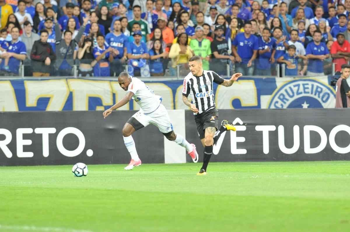 Imagens da torcida e da partida entre Cruzeiro e Santos, no Mineiro