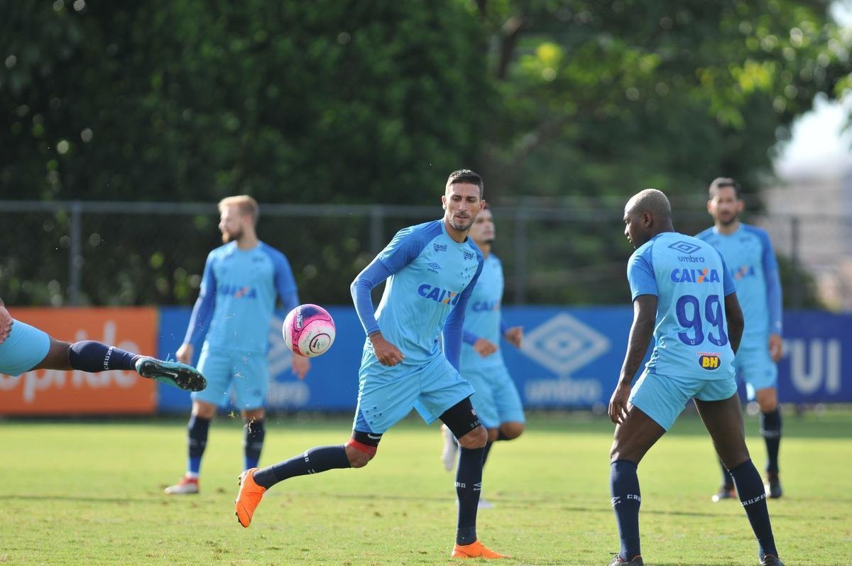 Fotos do ltimo treino do Cruzeiro antes do jogo diante do Tupi, pela semifinal do Campeonato Mineiro