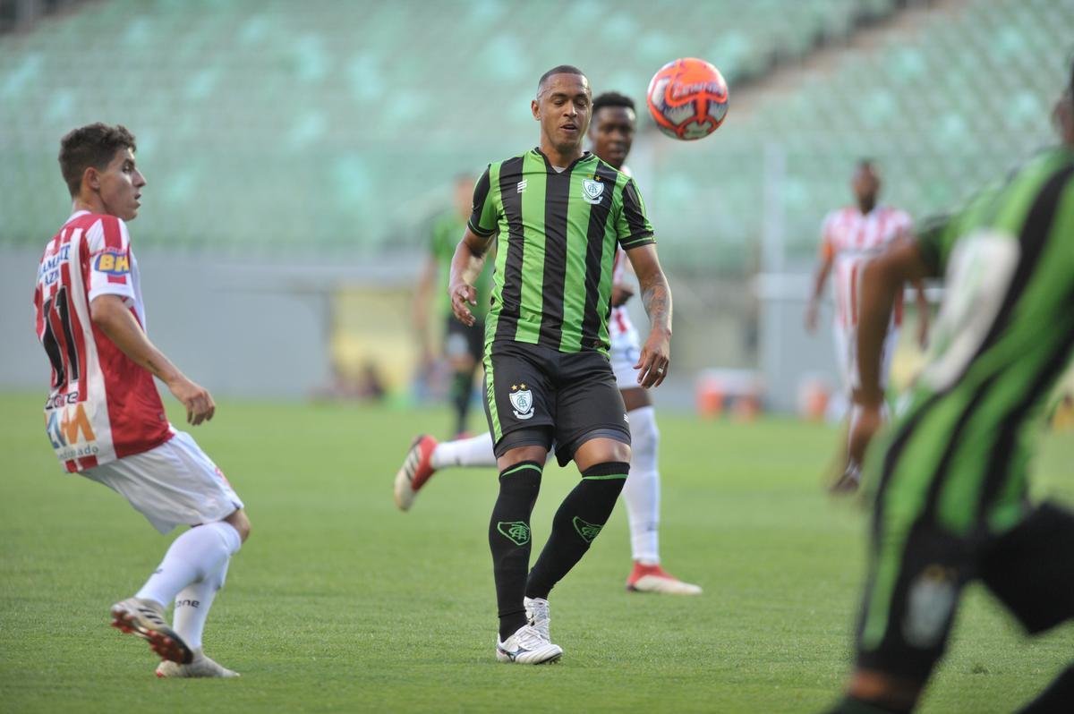 Veja fotos do jogo entre Amrica e Villa Nova