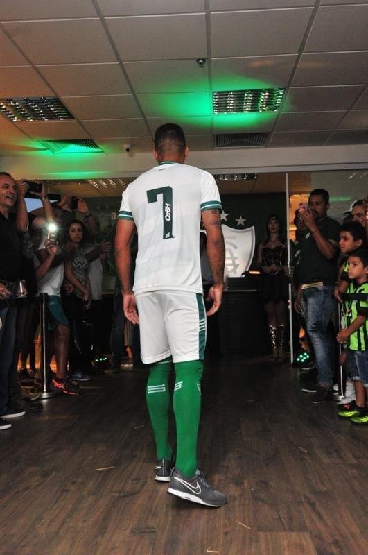 Coleção de uniformes do América da temporada 2019. Clube adotou marca própria, a Sparta. Por isso, desfile na loja do clube, no shopping Boulevard, em BH, foi ao estilo espartano