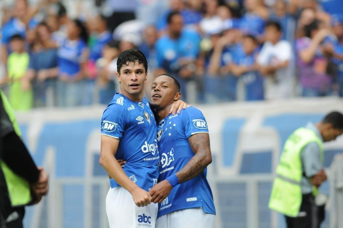 No segundo tempo, David ampliou a vitria do Cruzeiro para 2 a 0, em belo gol