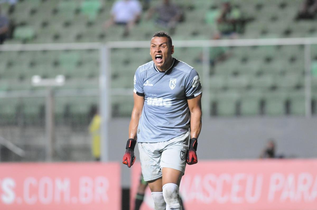 Com gols de Felipe Augusto e Al, Amrica venceu Coimbra por 2 a 0, nesta segunda-feira, no Independncia, pela sexta rodada do Campeonato Mineiro