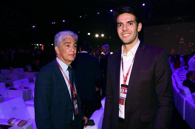 Brasileiros no sorteio da Copa do Mundo do Catar. Brasileiros no sorteio da Copa do Mundo do Catar. Na foto, o ex-atacante Bebeto e o ex-meia Kak