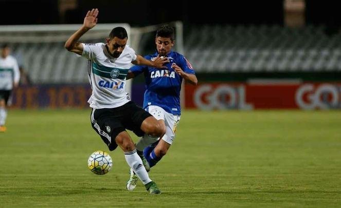 Imagens da partida entre Coritiba e Cruzeiro, no Couto Pereira, em Curitiba, pela primeira rodada do Campeonato Brasileiro