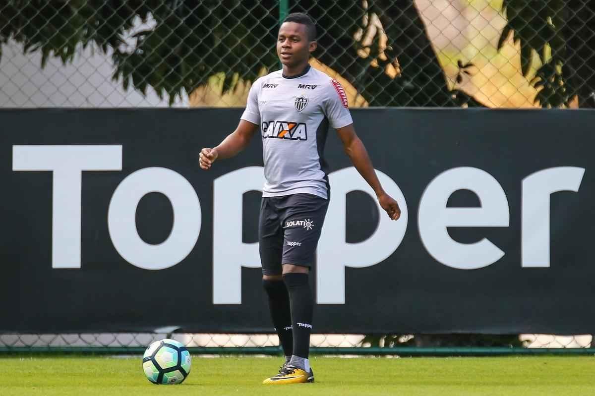 No treinamento desta sexta-feira, Rogrio Micale comandou uma atividade em campo reduzido de ataque contra defesa