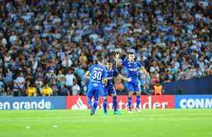 No segundo tempo, Lautaro Martnez marcou o terceiro dele no jogo, Robinho fez de falta para o Cruzeiro e Solari deu nmeros finais ao placar: Racing 4 x 2 Cruzeiro