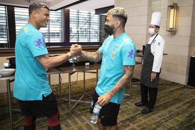 Jogadores se apresentam  Seleo Brasileira