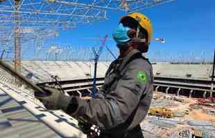 Estádio do Atlético está com 49% das obras concluídas, as arquibancadas superiores foram finalizadas e o trabalho atualmente está focado nas instalações internas, alvenaria e montagem da cobertura e estruturas