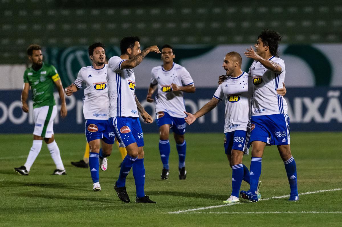 Fotos do jogo entre Guarani e Cruzeiro no Estádio Brinco de Ouro da Princesa, em Campinas, pela segunda rodada da Série B