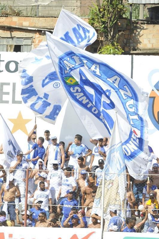 Torcidas de Cruzeiro e Guarani lotaram estdio Fario e casas do entorno, em Divinpolis, para assistir ao duelo de abertura do Campeonato Mineiro 2019