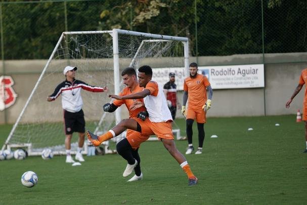 Após empate contra o Globo-RN em Ceará-mirim, o Santa Cruz iniciou sua preparação para o Clássico das Emoções contra o Náutico, com treinamentos físico e tático comandados por Milton Mendes