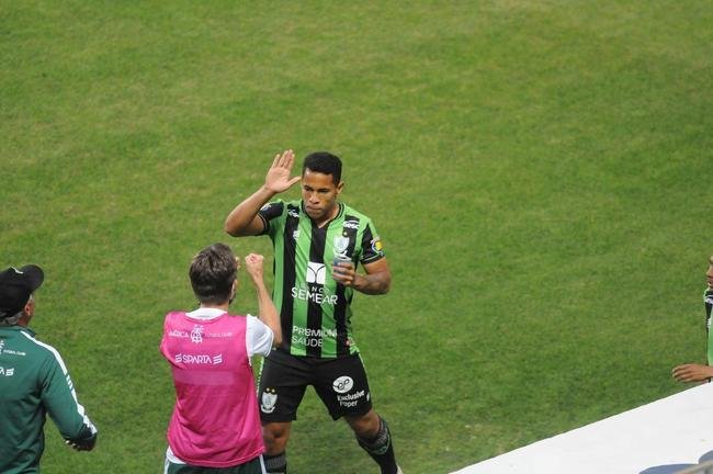 35. Vit�o (atacante) - 21 anos