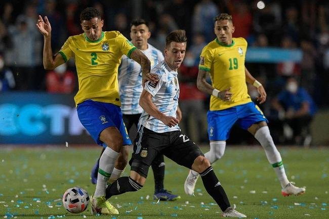 Sem Neymar, Brasil encarou a Argentina em clssico agitado pelas Eliminatrias