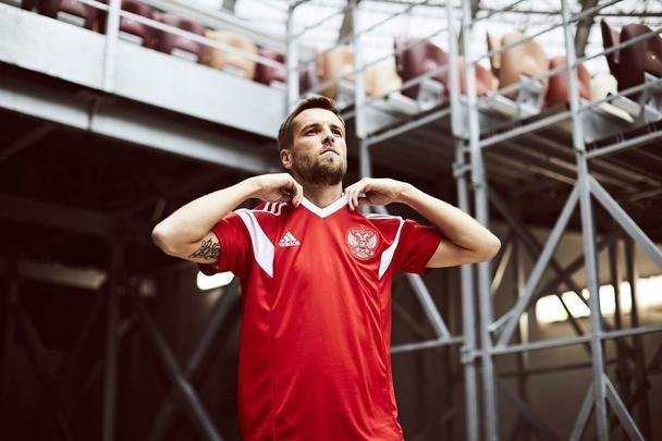 Rússia - primeiro uniforme (Adidas)