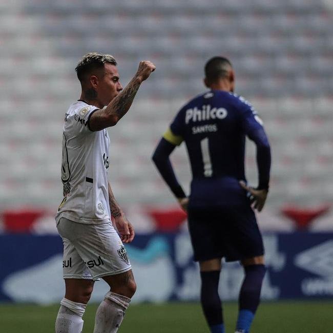 Vargas: 529 jogos e 145 gols
