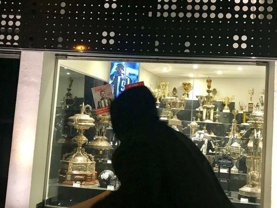 Imagens do protesto da torcida do Atltico na sede de Lourdes