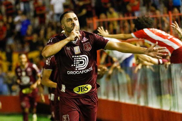 Em jogo bastante disputado, o Náutico levou a melhor no começo ao abrir o placar com o Zagueiro Ronaldo Alves logo aos sete minutos do primeiro tempo.