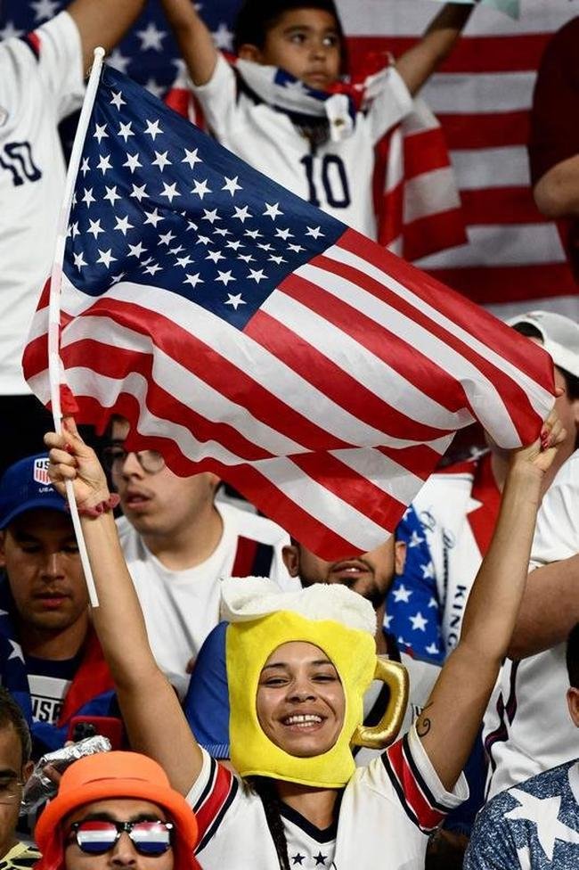 Os torcedores no duelo entre Holanda e Estados Unidos, pelas oitavas de final da Copa do Mundo.