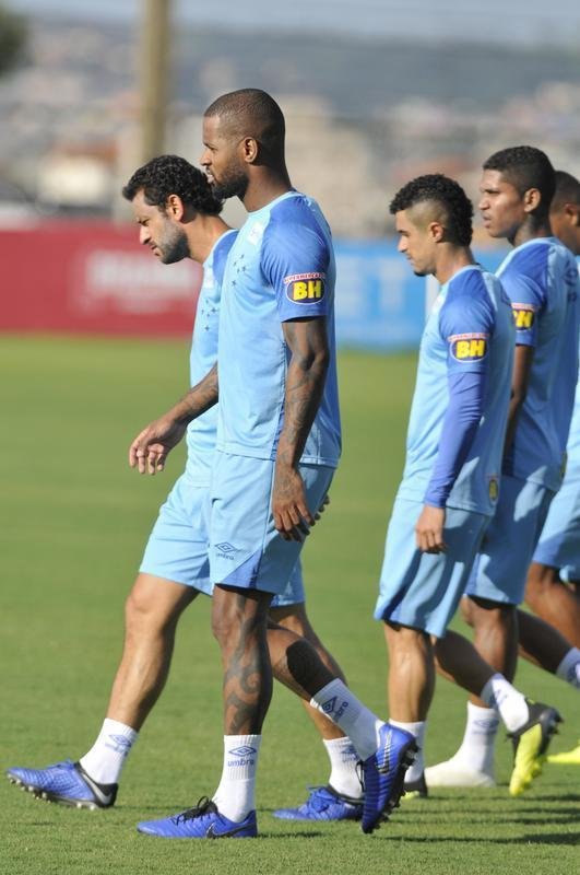 Treino do Cruzeiro nesta segunda marcou o batismo do colombiano Luis Orejuela, reforo para 2019