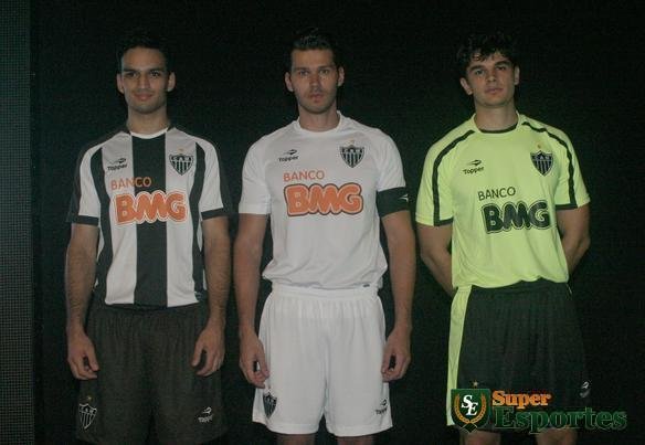 Camisa de 2011 tinha uma listra central mais grossa