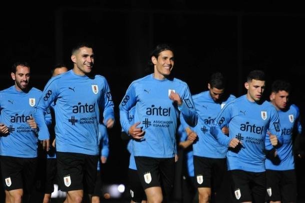 Imagens do primeiro treino da Seleo Uruguaia no Sesc Venda Nova, em Belo Horizonte