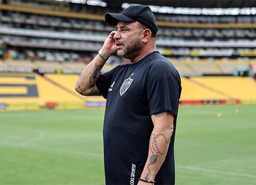 Galo teve atividade com bola no Estádio Banco Pichincha, do Barcelona, em Guayaquil, na véspera da abertura do confronto das oitavas