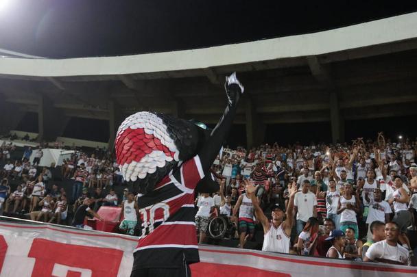 Santa Cruz e Petrolina em jogo válido pela primeira rodada do Campeonato Pernambucano