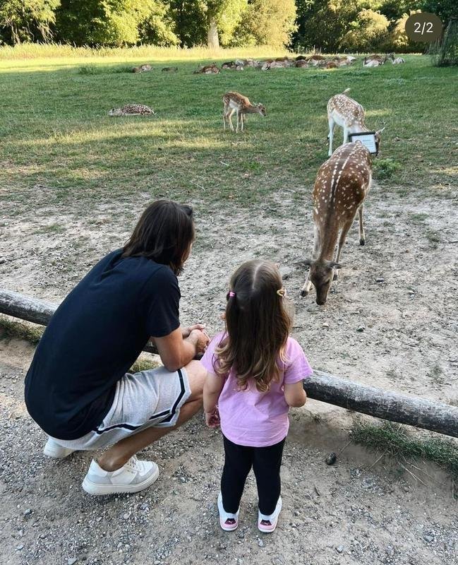 Sommer aparece em diversos passeios com as filhas nas redes
