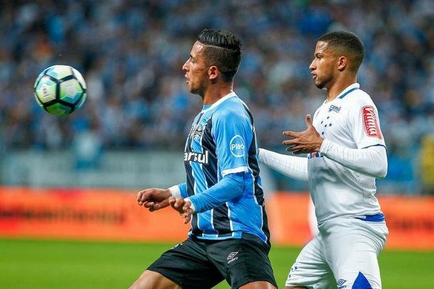 Grêmio foi superior no primeiro tempo e abriu o placar aos 45 minutos, com Barrios