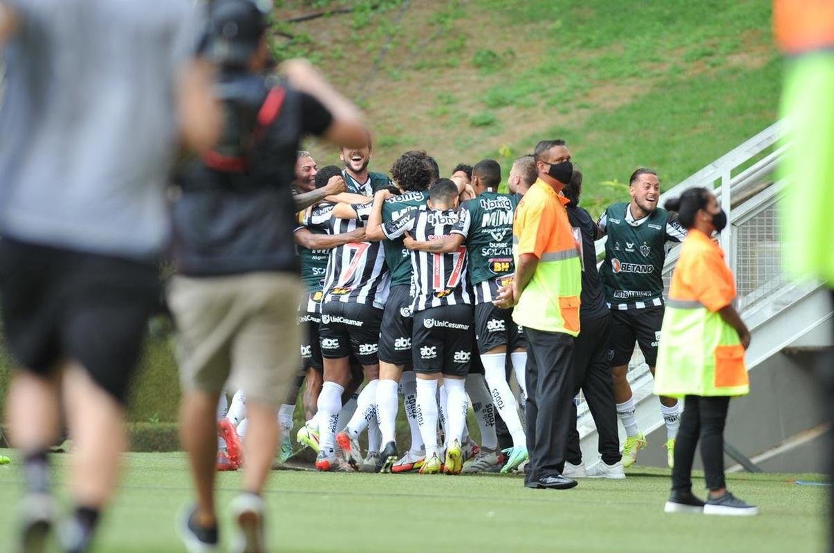 Nacho abriu o placar para o Atltico na final da Supercopa: 1 a 0