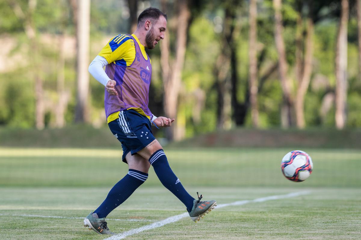 Fotos do treino do Cruzeiro no CT SM Sports, em Londrina, antes da partida contra o Londrina pela Srie B. Duelo ser nesta sexta, s 21h30, no estdio do Caf, em Londrina, interior do Paran