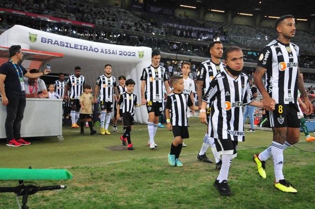 Mascotinhos do Atltico no jogo contra o Juventude, no Mineiro, pelo Campeonato Brasileiro de 2022