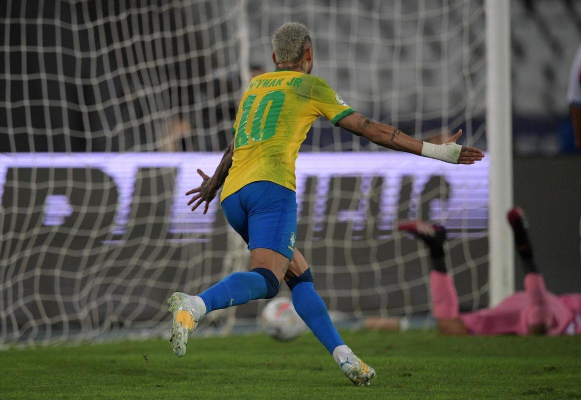 Brasil e Peru se enfrentaram no Estdio Nilton Santos, pelas semfinais da Copa Amrica 