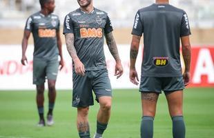 Levir Culpi comanda treino no Mineiro antes da estreia no Grupo E da Libertadores