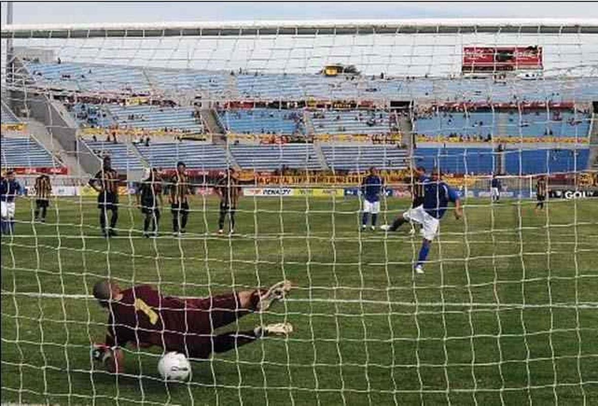 Em 2009, Cruzeiro derrotou Atltico por 4 a 2 no Estdio Centenrio, em Montevidu, pelo Torneio Internacional de Vero. Na histria, esse foi o nico clssico mineiro realizado fora do Brasil