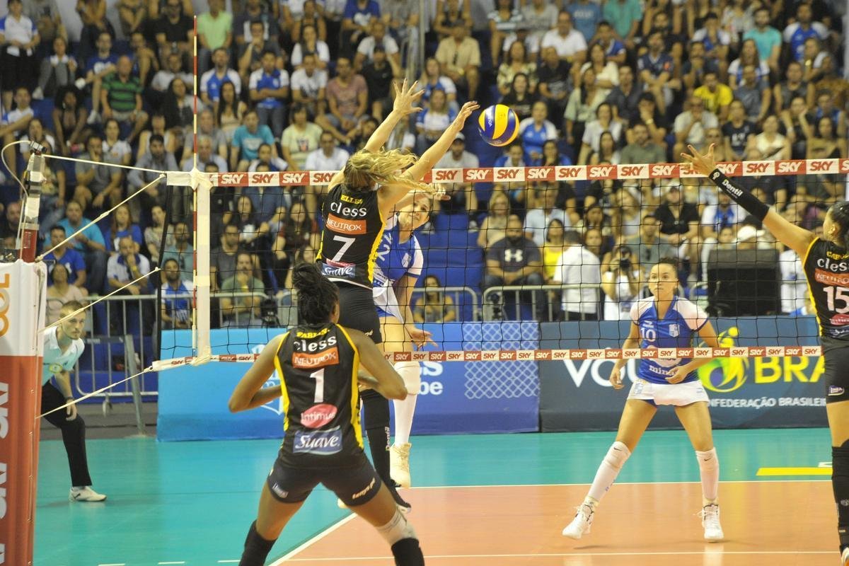 Minas x Praia: veja fotos da primeira partida da final