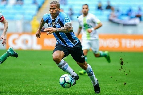 Um dos destaques do Grêmio no início da temporada, o atacante Jael perdeu espaço com a contratação de André. Além disso, teve lesão muscular em meados de maio. Aos 29 anos, disputou apenas 4 partidas na Série A do Brasileirão. Por já ter atuado em 4 compromissos do Tricolor pela Libertadores, não poderia ser inscrito pela Raposa. Assim como na Copa do Brasil, torneio em que jogou uma vez em 2018.
