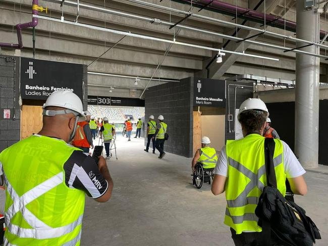 Fotos da visita feita por pessoas com deficincia na Arena MRV, nesta quinta-feira (9/2)
