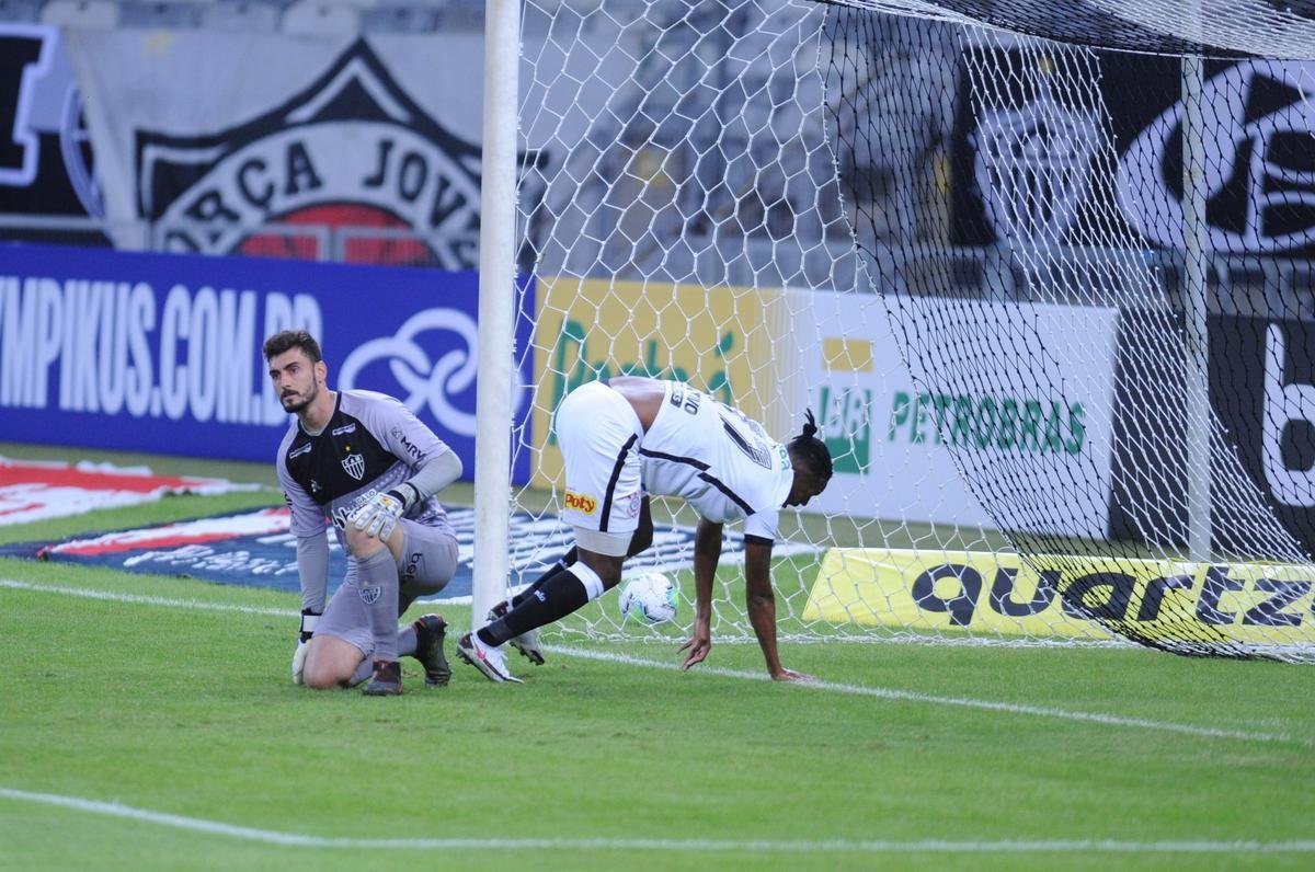 J marcou o primeiro gol do Corinthians no Mineiro (Alexandre Guzanshe / EM DA PRESS)