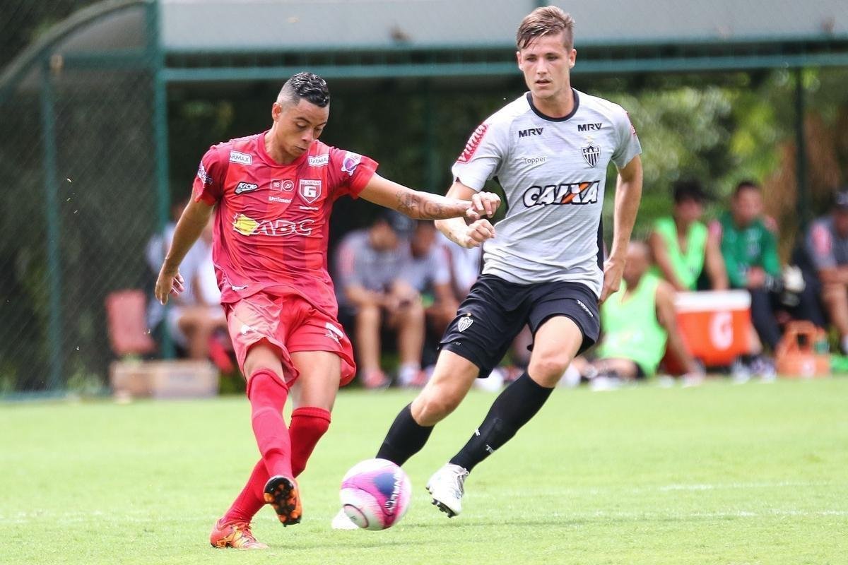 Imagens do jogo-treino do Atltico com o Guarani de Divinpolis