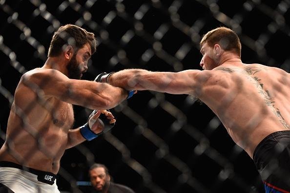 Stipe Miocic venceu Andrei Arlovski por nocaute técnico no primeiro round