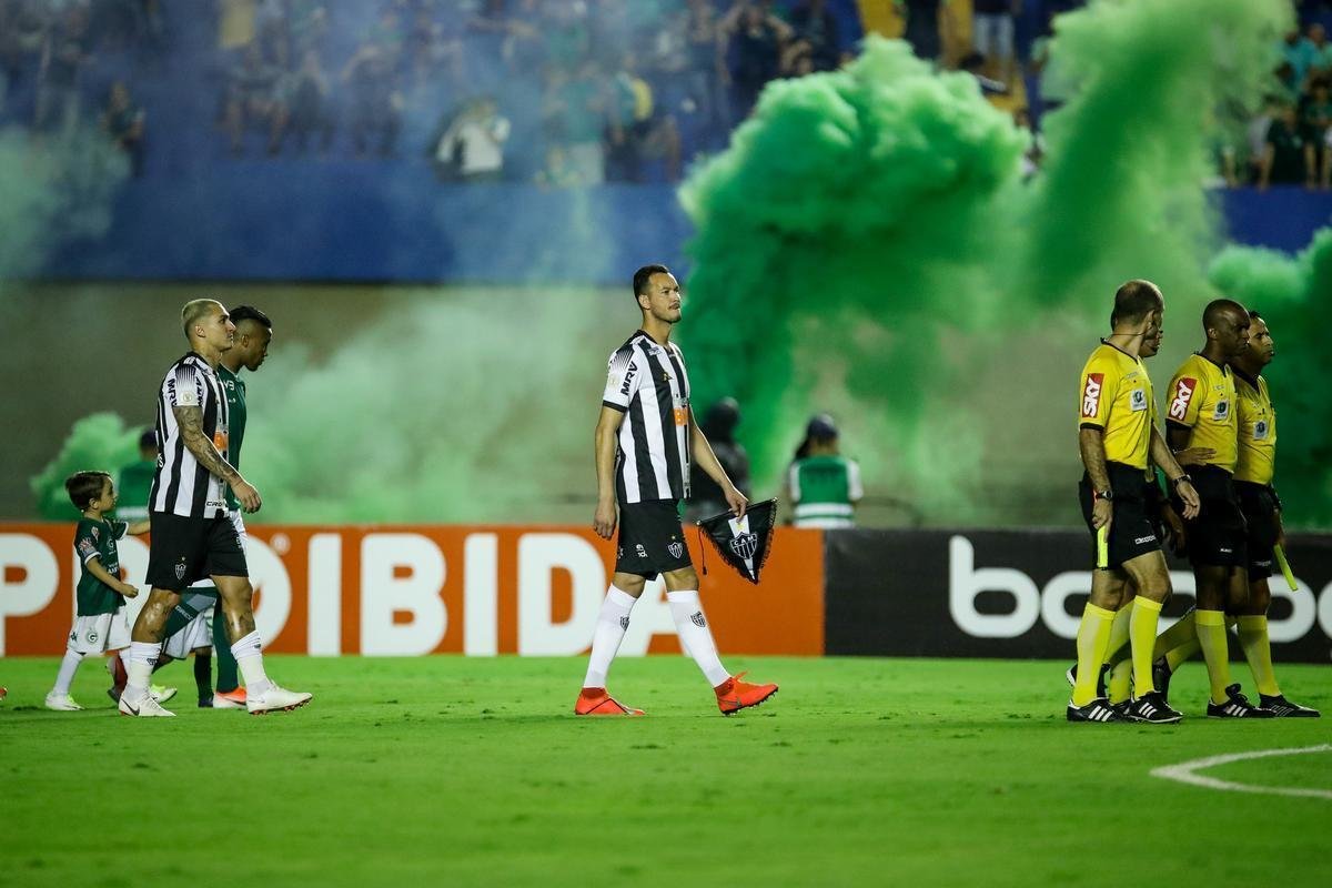 Fotos do duelo entre Gois e Atltico, no Serra Dourada, em Goinia, pela 12 rodada do Brasileiro